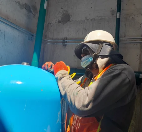 Mantenimiento técnico en un tanque